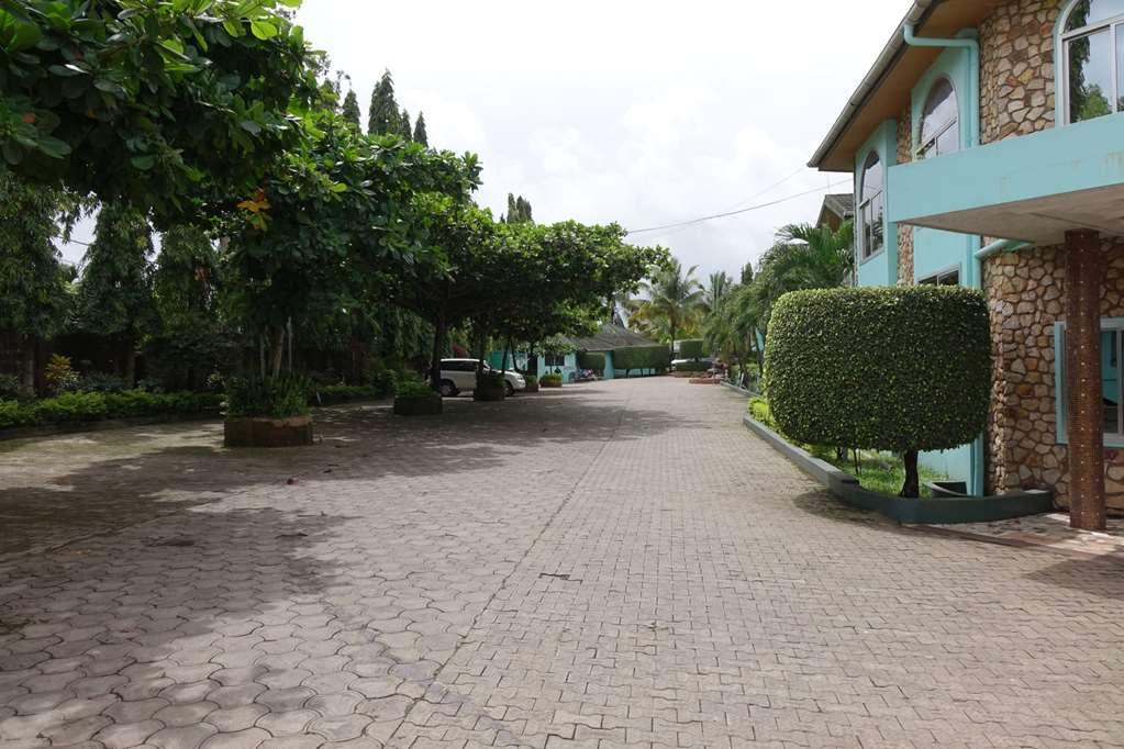 Wusum Hotel Makeni エクステリア 写真
