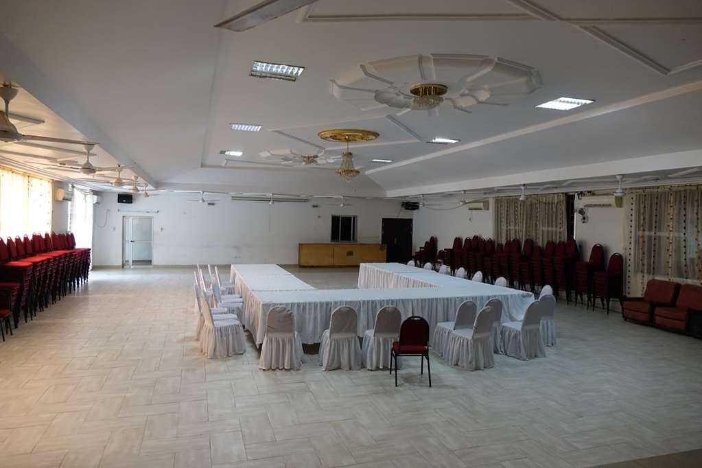 Wusum Hotel Makeni レストラン 写真