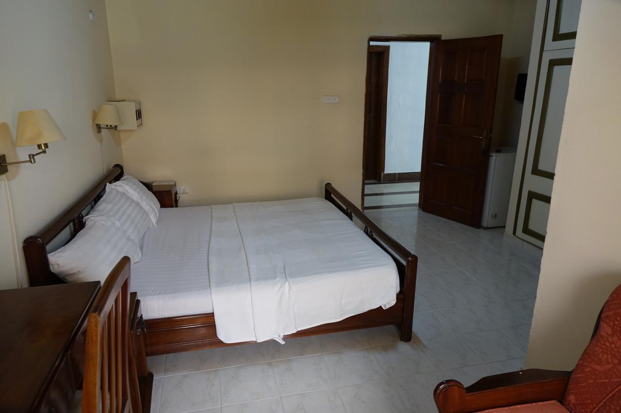 Wusum Hotel Makeni エクステリア 写真